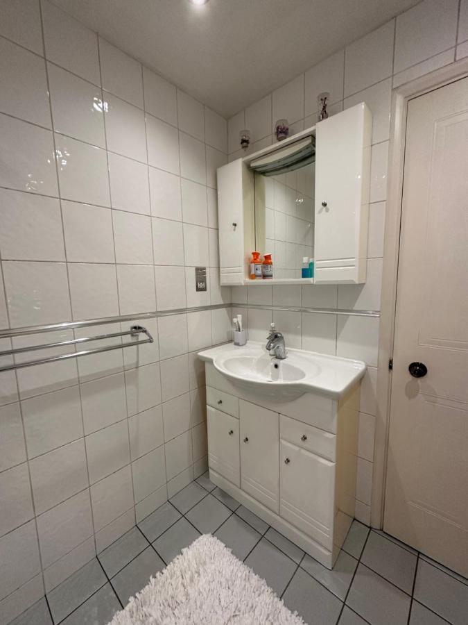 Cozy Private Room For Single Use Лондон Екстериор снимка