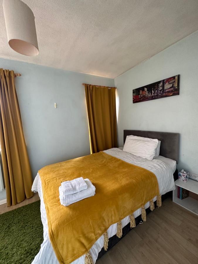 Cozy Private Room For Single Use Лондон Екстериор снимка