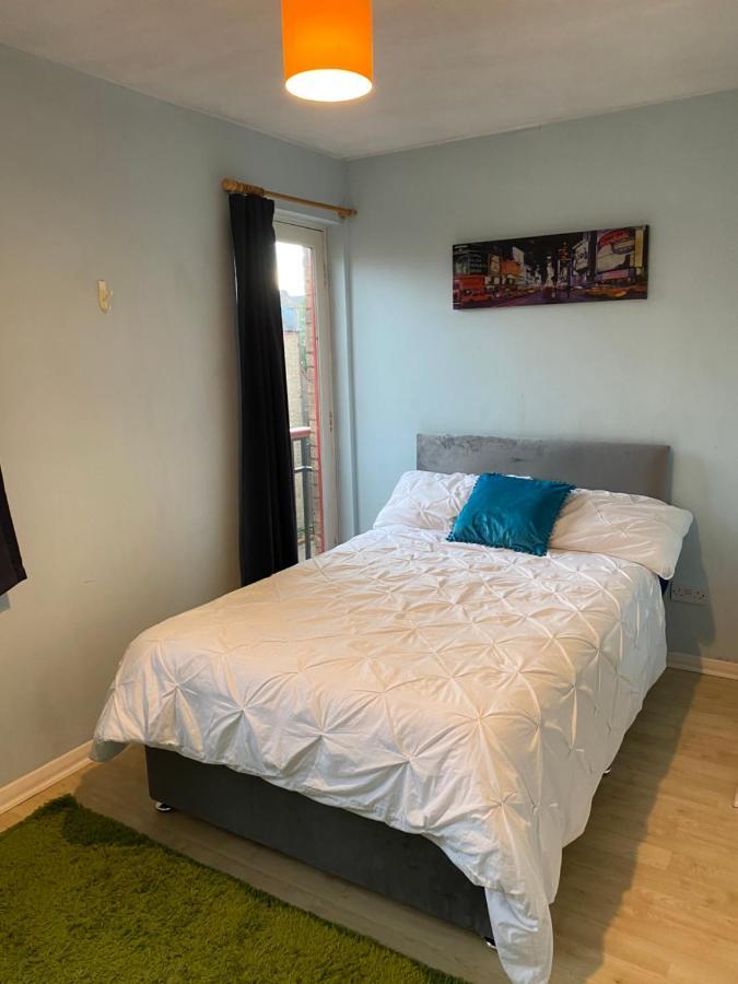 Cozy Private Room For Single Use Лондон Екстериор снимка
