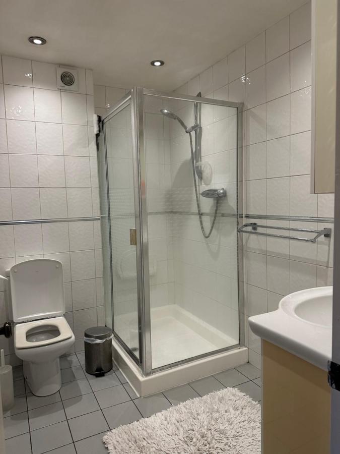 Cozy Private Room For Single Use Лондон Екстериор снимка