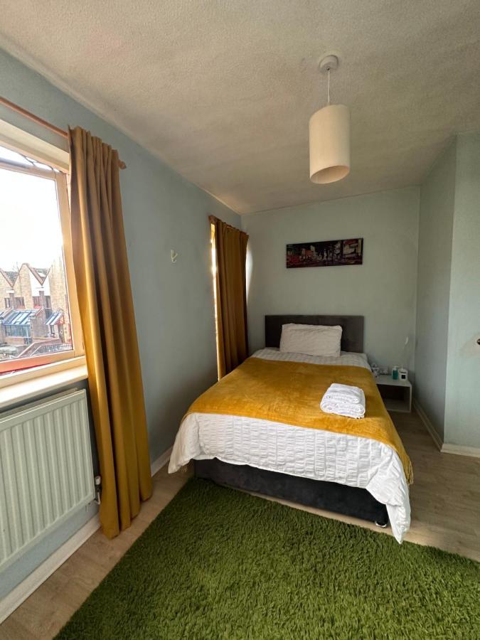Cozy Private Room For Single Use Лондон Екстериор снимка